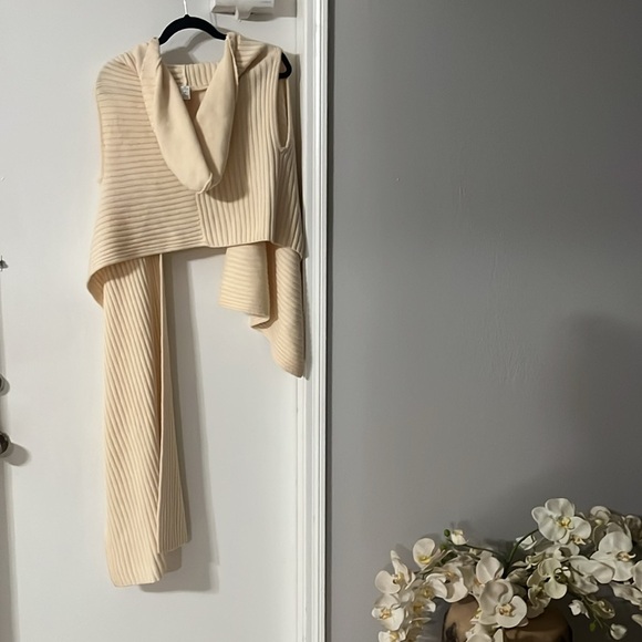 Lululemon Cream Knit Hooded Scarf - Picture 3 of 5